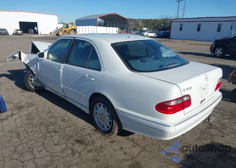 2000 Mercedes-Benz E 320 z USA, uszkodzony, nr VIN WDBJF65J2YB111994